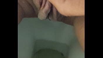 Peeing-pussy